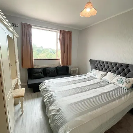 بيت للعطل Quiet Self-catering With Surrounding Lakes *