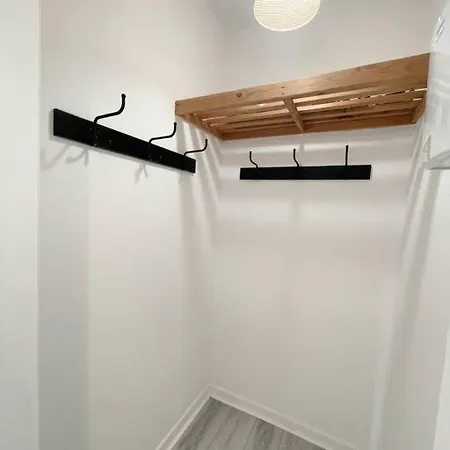 بيت للعطل Quiet Self-catering With Surrounding Lakes *