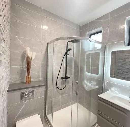 Quiet Self-catering With Surrounding Lakes Сasa de vacaciones *